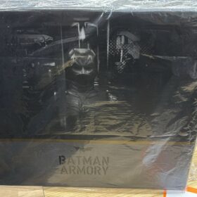 Hottoys MMS234 Batman Armory Dark Knight With Batman