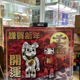 開封品 Medicom Toy Bearbrick Be@rbrick 400% A Bathing Ape Bape 謹賀新年 開運 千萬両 招財猫 紅黑 達摩